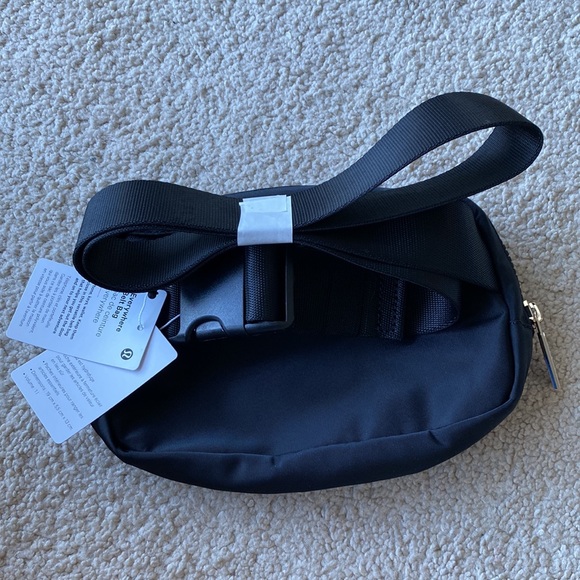 LULULEMON BLACK GOLD HARDWARE everywhere Belt bag NWT waist Fanny crossbody 1L - Picture 5 of 8